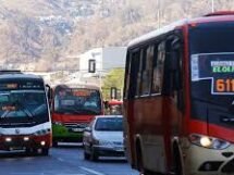 Ministro de Transportes anuncia que no habrá micros nuevas en el Gran Valparaíso en 2025 y admite falta de fis