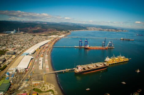 El presidente del directorio de Ultramar, Richard von Appen, hizo un llamado urgente a establecer un plan maestro para el desarrollo portuario en Chile, que contemple una visión de largo plazo y un horizonte de al menos 40 años.