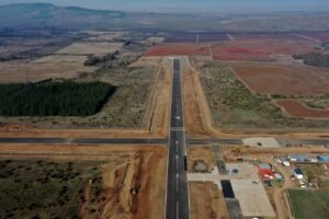 Cauquenes avanza en proyecto de aeropuerto de carga para fortalecer exportaciones del Maule