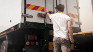 Crecen las amenazas al transporte de carga por mafias en la logística chilena