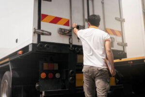 Crecen las amenazas al transporte de carga por mafias en la logística chilena