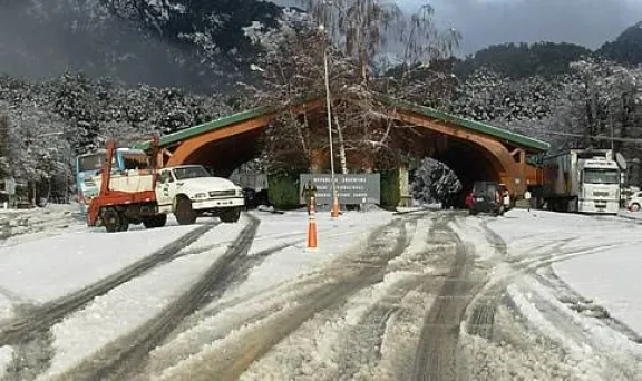 Paso Samoré restringido al transporte de carga