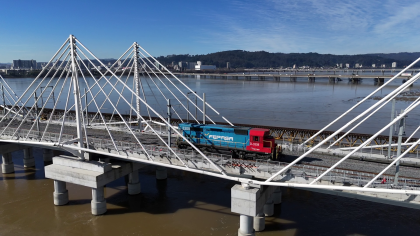 Nuevo puente ferroviario sobre el Biobío impulsa la logística de carga y beneficia a Fepasa