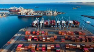 Cae el movimiento de carga en el Puerto de Long Beach durante junio