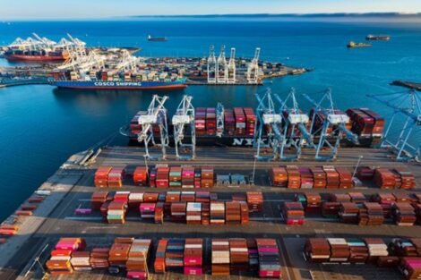 Cae el movimiento de carga en el Puerto de Long Beach durante junio