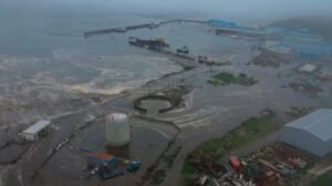 Puertos chilenos ajustan operaciones tras alerta de tsunami por sismo 8.8 en Rusia