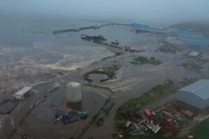 Puertos chilenos ajustan operaciones tras alerta de tsunami por sismo 8.8 en Rusia
