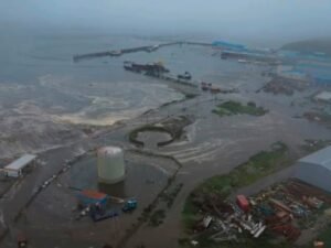 Puertos chilenos ajustan operaciones tras alerta de tsunami por sismo 8.8 en Rusia