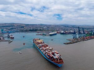 Transportistas alertan sobre crisis logística en el puerto de San Antonio