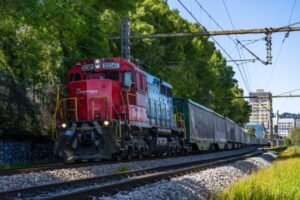 Fepasa firma nuevo contrato de transporte de carga con CMPC