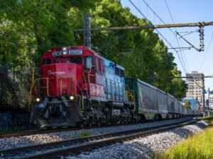 Fepasa firma nuevo contrato de transporte de carga con CMPC