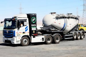 Ministro Hales presenta tractocamiones 100% eléctricos para transporte interno de graneles