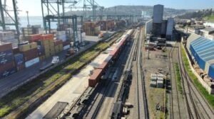 Puerto San Antonio y EFE firman acuerdo para poner en marcha el Terminal Intermodal Barrancas